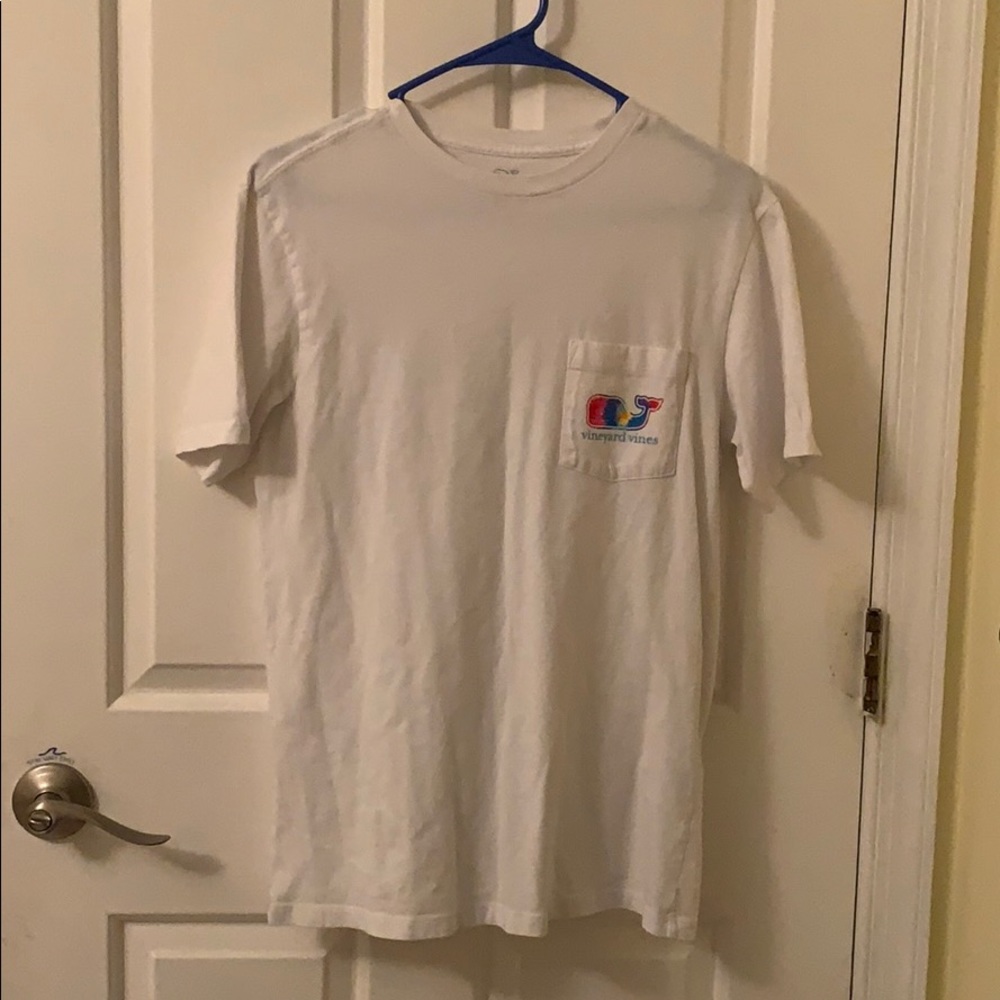 White vineyard vines shirt